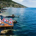 Luisa Hotel