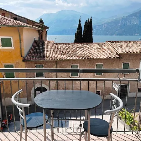 Luisa Brenzone sul Garda